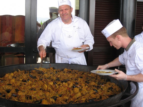 La fameuse Paella du Coudon, et le célèbre gardien de la recette, Monsieur Taxy !!!