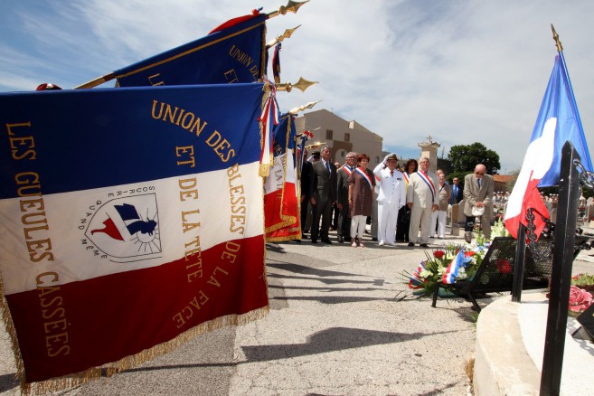 Recueillement devant le Monument aux morts de La Valette du Var