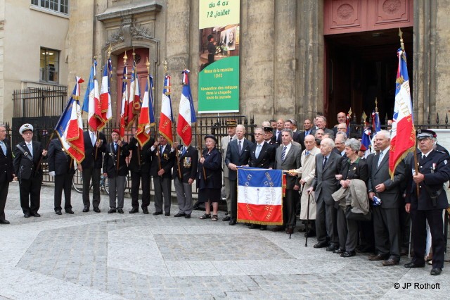 Sortie de la Messe en la Basilique Notre Dame des Victoires