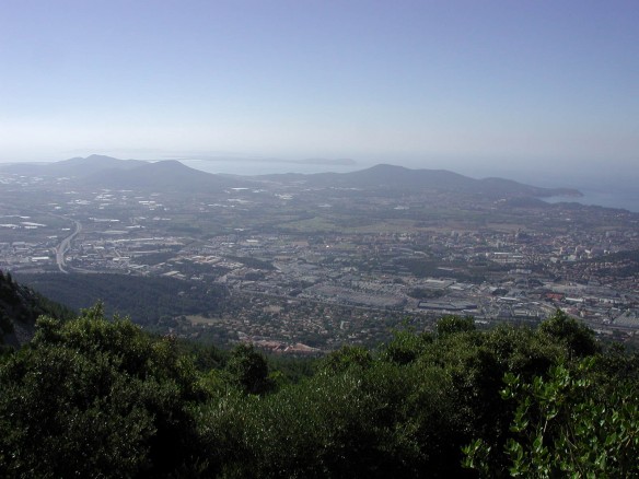 Une vue de la côte varoise depuis le sommet du Coudon