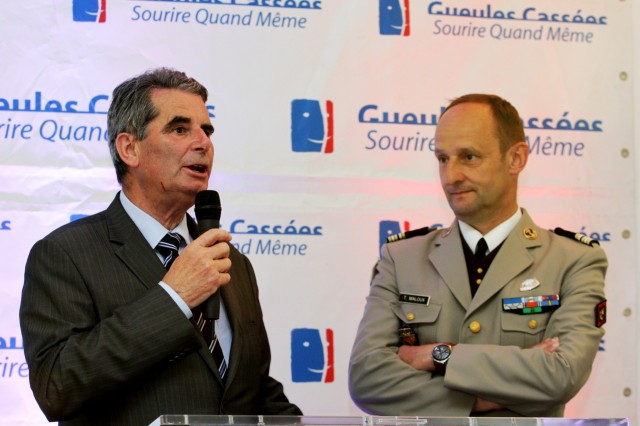 Le président de Bonnaventure et le Lieutenant-Colonel Maloux Chef de la CABAT