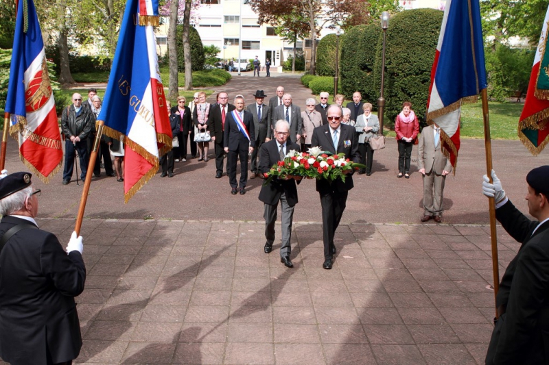 Réunion régionale, Alsace, Dépôt de gerbe au monument aux morts de Colmar, 13 avril 2017
