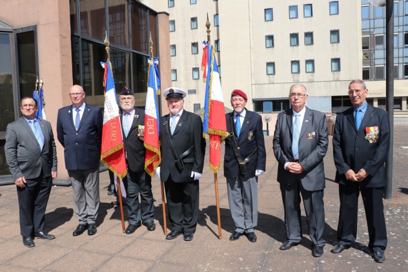 Réunion régionale, Rhône-Alpes, Lyon, nos porte-drapeaux avec les nouveaux drapeaux de l