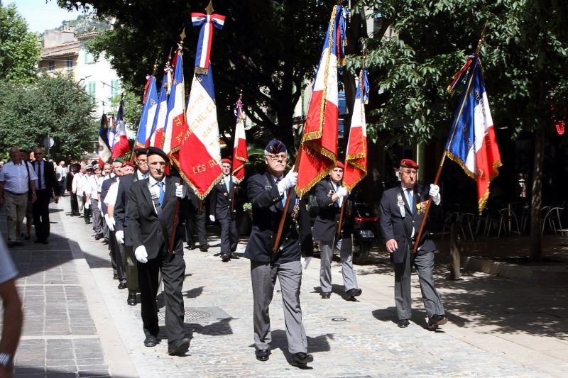 Les Porte-Drapeaux des "Gueules Cassées"