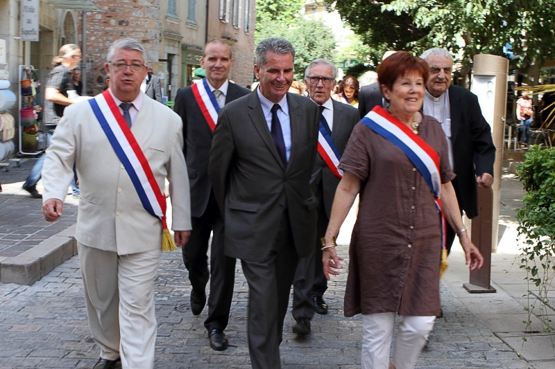 Philippe Vitel, Député du Var, Henri de Bonnaventure, président des "Gueules Cassées" et Mme Christiane Hummel, Sénateur Maire de La Valette du Var