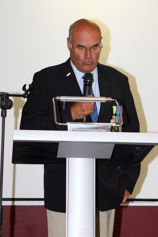 Gérard Pinson, président de la commission de scrutin proclame le résultat des votes