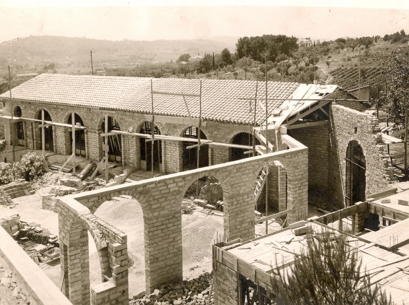 Reconstruction du Domaine après les bombardements de la libération de la Provence